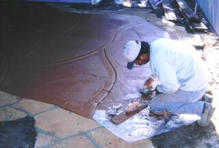 Smoothing the concrete